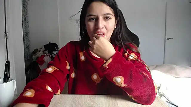 Snapshot of Contantin_helena chatting on December 5, 2025, 10:25 am Contantin helena online show from December 5, 2025, 10:25 am