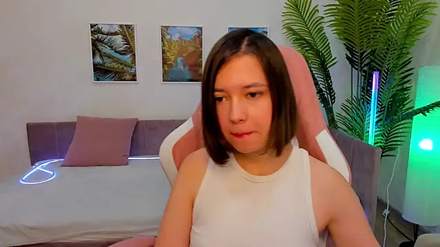 Lina Brownie online show from February 4, 2025, 2:17 am