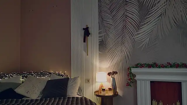 Miley Smile online show from December 15, 2025, 5:35 am