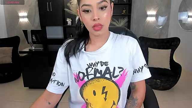 Snapshot of AlyssaDean chatting on November 2, 2025, 12:32 pm AlyssaDean online show from November 2, 2025, 12:32 pm