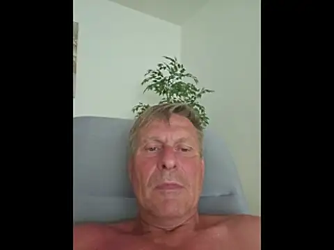 johnnym1 online show from June 22, 2026, 1:52 pm