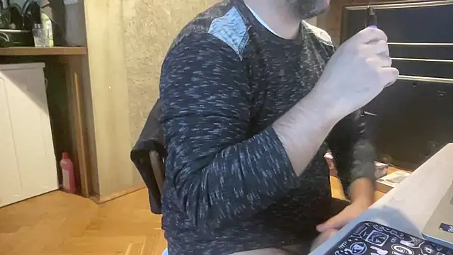 Snapshot of RedDante89 chatting on November 7, 2025, 9:47 am RedDante89 online show from November 7, 2025, 9:47 am