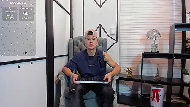 JuniorMorris  online show from October 25, 2025, 9:37 pm