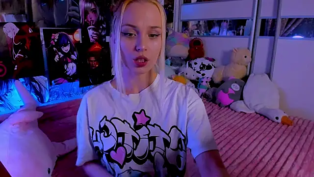 Snapshot of Cute__Pony chatting on October 18, 2025, 8:33 pm Cute  Pony online show from October 18, 2025, 8:33 pm