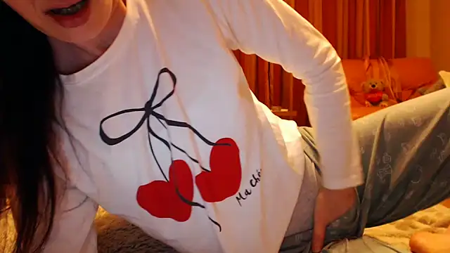 LovelyAndraGirl online show from July 9, 2026, 11:04 pm