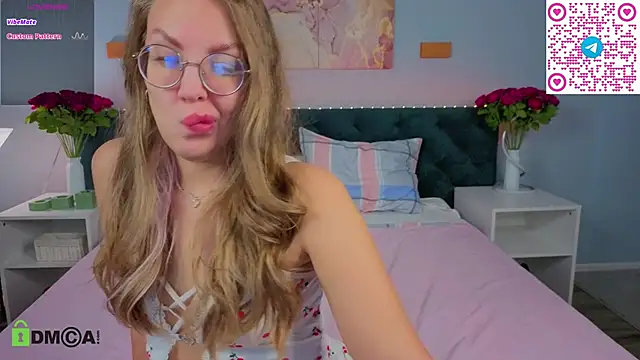 Kelly Hardy online show from October 22, 2025, 1:16 am