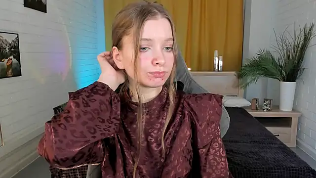 MayaSinabon online show from February 1, 2025, 3:18 pm