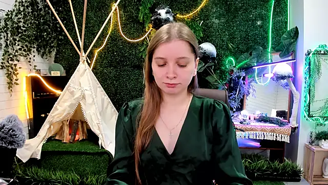 MayaSinabon online show from October 4, 2025, 9:11 am