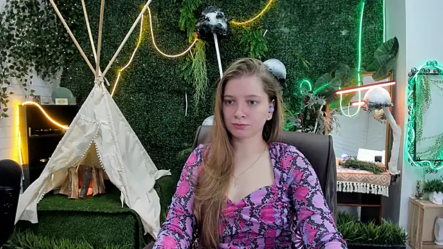 MayaSinabon online show from September 29, 2025, 5:14 am