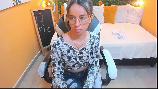 Violeta Hernandez online show from December 10, 2024, 12:38 pm