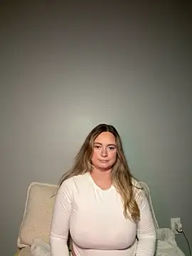 Snapshot of Sophie_Raegan chatting on October 13, 2025, 3:52 am Sophie Raegan online show from October 13, 2025, 3:52 am