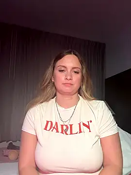 Snapshot of Sophie_Raegan chatting on January 18, 2026, 10:51 am Sophie Raegan online show from January 18, 2026, 10:51 am