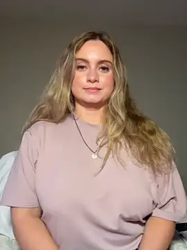 Sophie Raegan online show from April 18, 2026, 3:47 pm