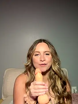 Snapshot of Sophie_Raegan chatting on October 31, 2025, 3:08 pm Sophie Raegan online show from October 31, 2025, 3:08 pm