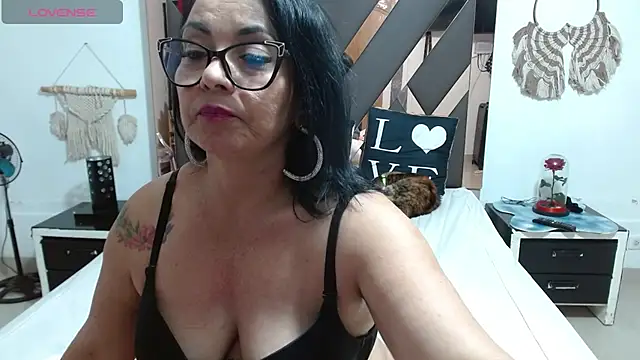 lindaesmeralda online show from March 9, 2025, 5:49 pm