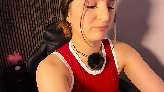 Snapshot of sofia_44 chatting on May 15, 2026, 9:02 pm sofia 44 online show from May 15, 2026, 9:02 pm