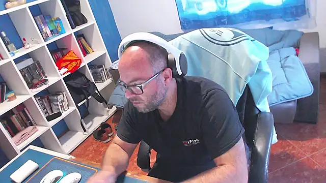 ravingr4d4 online show from May 8, 2026, 9:46 am