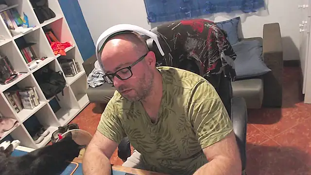 ravingr4d4 online show from May 26, 2026, 9:57 pm