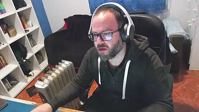 ravingr4d4 online show from December 16, 2025, 9:13 am