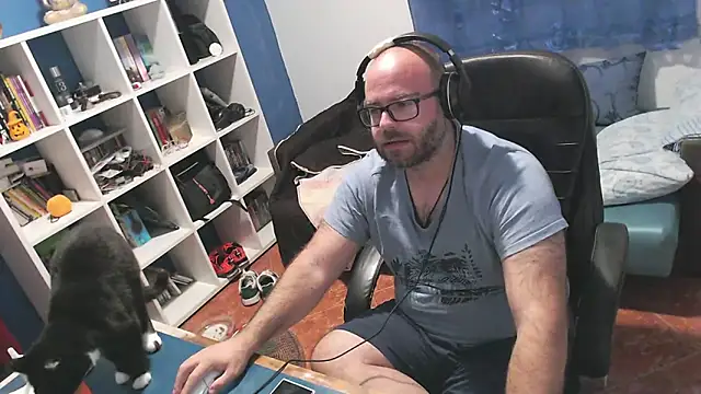 ravingr4d4 online show from October 27, 2025, 11:16 pm