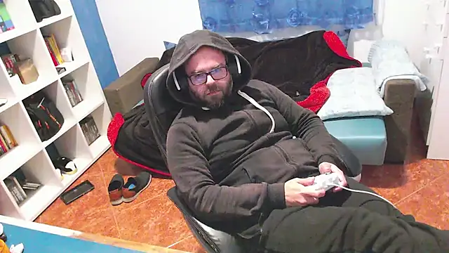 ravingr4d4 online show from December 14, 2025, 10:37 pm