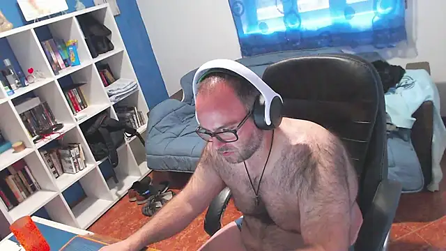 ravingr4d4 online show from April 8, 2026, 11:33 am