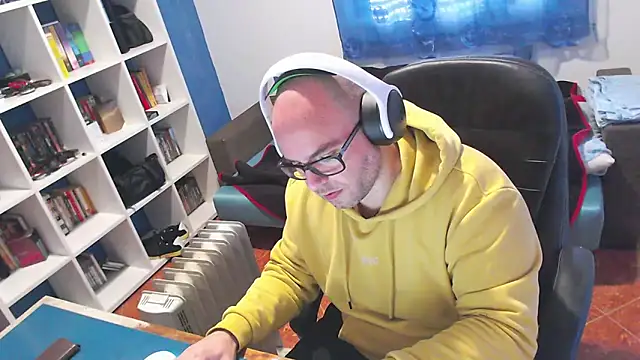 ravingr4d4 online show from December 19, 2025, 11:01 am