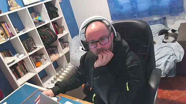 ravingr4d4 online show from February 18, 2026, 12:12 pm