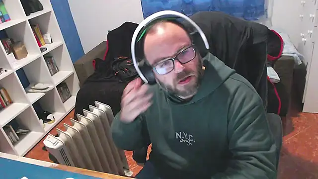 ravingr4d4 online show from December 15, 2025, 2:01 pm