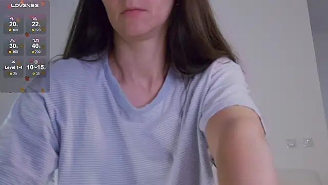 LilyRoselyn online show from October 30, 2025, 1:09 pm