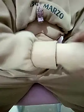 Snapshot of SweetGirl2k2 chatting on November 8, 2025, 12:25 am SweetGirl2k2 online show from November 8, 2025, 12:25 am