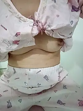 Snapshot of SweetGirl2k2 chatting on November 6, 2025, 12:47 am SweetGirl2k2 online show from November 6, 2025, 12:47 am