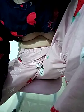 Snapshot of SweetGirl2k2 chatting on November 24, 2025, 10:21 pm SweetGirl2k2 online show from November 24, 2025, 10:21 pm