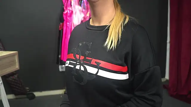 Snapshot of CelineConner chatting on November 19, 2025, 5:07 am CelineConner online show from November 19, 2025, 5:07 am