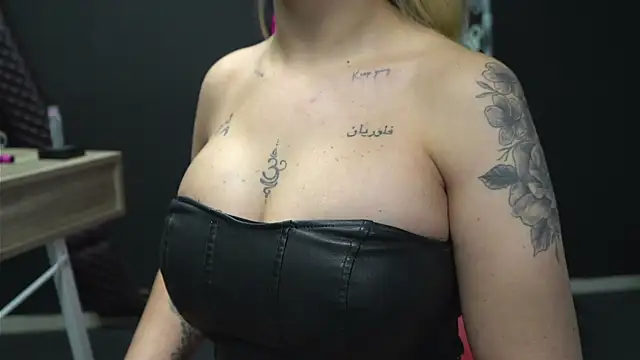 CelineConner online show from December 2, 2025, 5:09 am