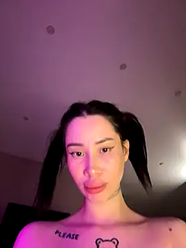 Yunasi online show from November 3, 2025, 1:37 pm