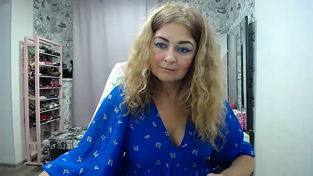 Snapshot of Helen1974 chatting on July 10, 2026, 9:37 pm Helen1974 online show from July 10, 2026, 9:37 pm