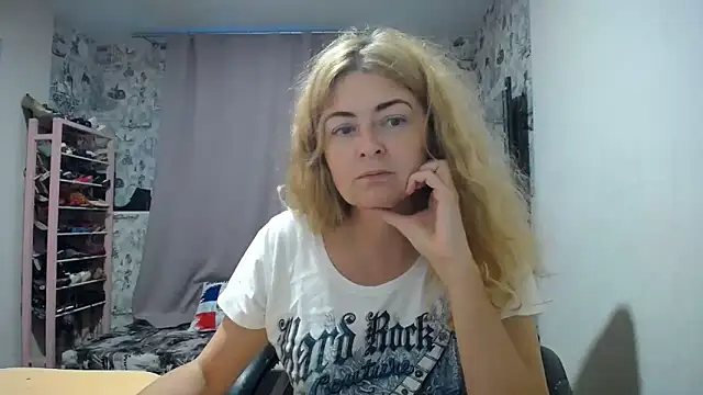 Helen1974 online show from October 3, 2025, 3:02 pm