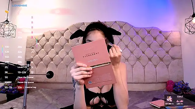 bellablack27 online show from February 13, 2025, 1:15 pm