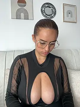 Snapshot of Seized_lust chatting on October 8, 2025, 3:57 pm Seized lust online show from October 8, 2025, 3:57 pm