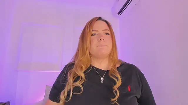 Snapshot of sophiarossee_ chatting on March 15, 2025, 4:57 am sophiarossee online show from March 15, 2025, 4:57 am