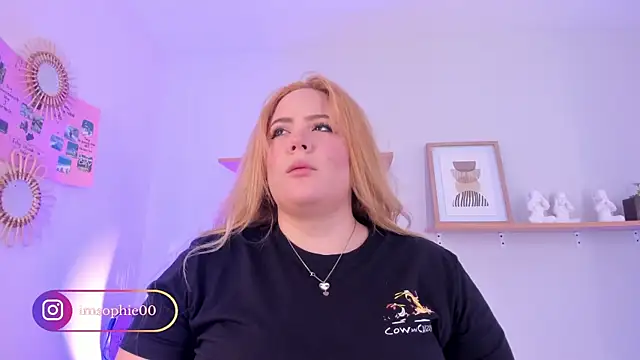 Snapshot of sophiarossee_ chatting on March 22, 2025, 11:21 am sophiarossee online show from March 22, 2025, 11:21 am