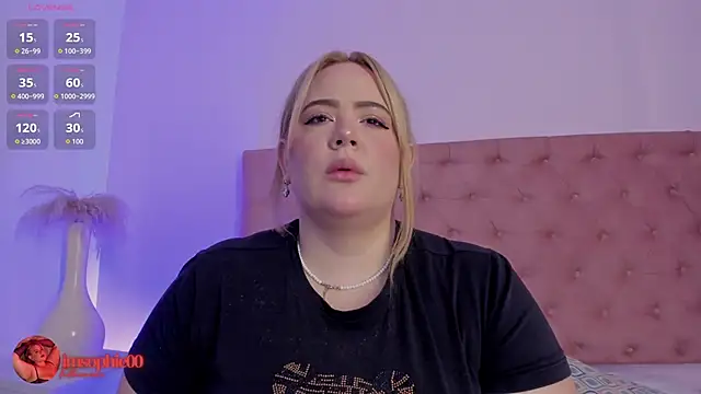 Snapshot of sophiarossee_ chatting on November 18, 2025, 12:08 pm sophiarossee online show from November 18, 2025, 12:08 pm