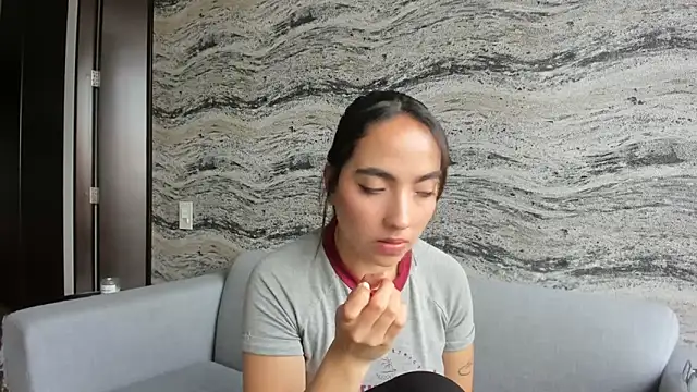 Sophi  a online show from November 7, 2025, 8:57 pm