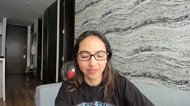 Sophi  a online show from October 19, 2025, 2:09 pm