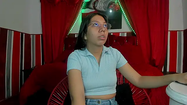 sexylaurita online show from February 12, 2025, 12:01 pm