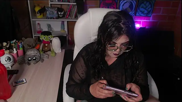 juliette rd online show from October 28, 2025, 4:02 am