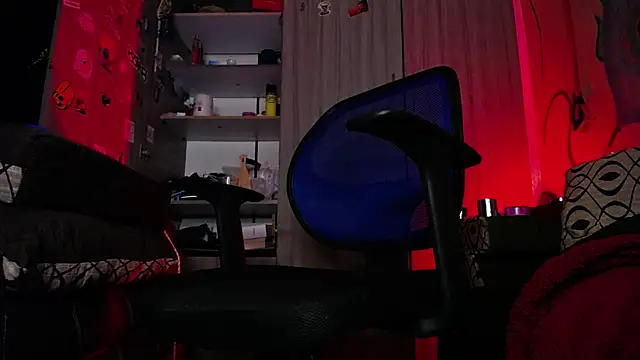 zacwatson  online show from October 5, 2025, 4:58 am