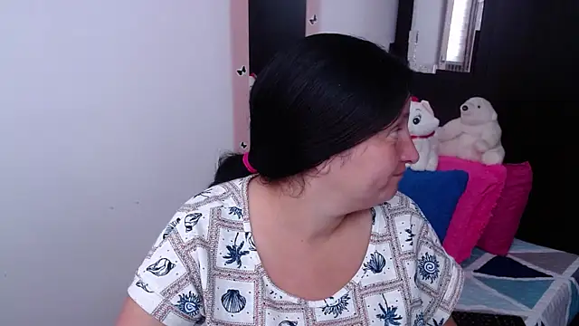 CristialJones  online show from November 4, 2025, 1:48 pm