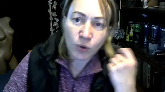 Snapshot of wLESLYMOSw chatting on October 17, 2025, 11:01 am wLESLYMOSw online show from October 17, 2025, 11:01 am